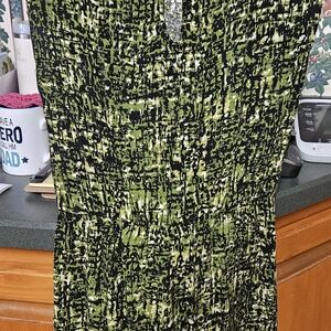 Forever 21 Black and Green Textured Mini Dress